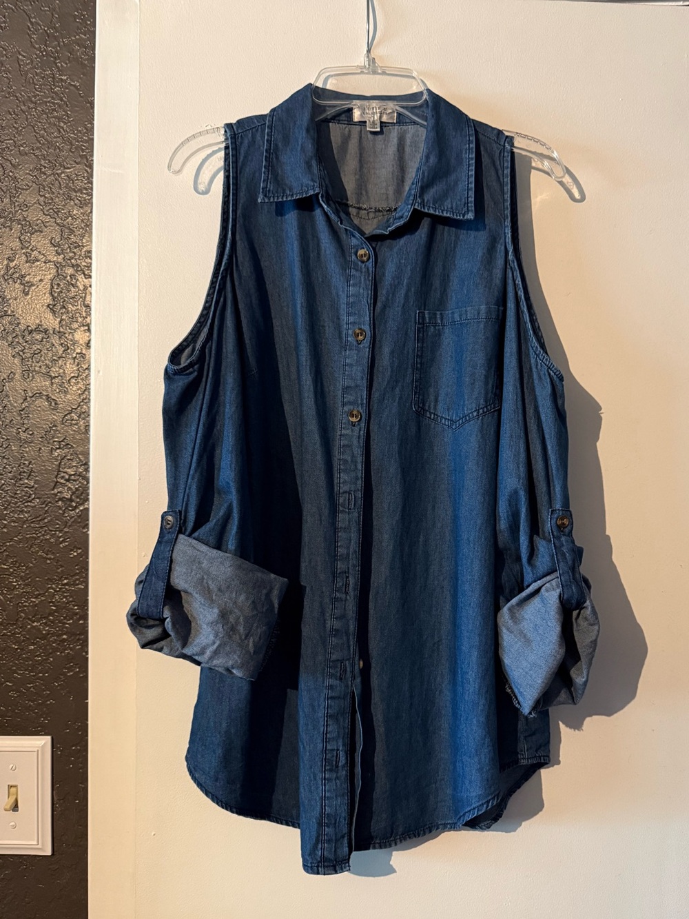 Noble U Sleeveless Dark Blue Denim Button-Front Shirt